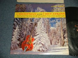 画像1: CHET ATKINS - CHRISTMAS WITH CHET ATKINS (Ex+++/Ex+++) / 1965 US AMERICA ORIGINAL STEREO Used LP