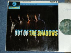 画像1: THE SHADOWS - OUT OF THE SHADOWS ( Ex+++/Ex+++ ) / 1962 UK ORIGINAL "Green With  Gold text " Label MONO LP 