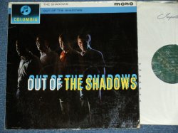 画像1: THE SHADOWS - OUT OF THE SHADOWS ( Ex+/Ex++ ) / 1962 UK ORIGINAL "Green With  Gold text " Label MONO LP 