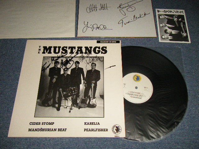 The MUSTANGS - MAXI-EP 45 RPM (With AUTO GRAPHED SIGNED 直筆サイン入り色紙 + POST CARD) (Ex++/MINT)  / 1986 FINLAND ORIGINAL Used 12
