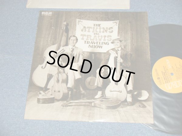 画像1: CHET ATKINS and MERLE TRAVIS - THE ATKINS-TRAVIS  TRAVELING SHOW (Ex++/Ex+++ Looks:Ex++)  / 1974 US AMERICA ORIGINAL 1st Press "ORANGE Label" Used LP