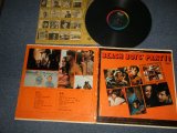 画像: The BEACH BOYS - BEACH BOYS' PARTY! (Matrix #A)MAS-1-2398 - F12・　＊ A)MAS-2-2398 - F 11 3　＊) "LOS ANGELES Press in CA" (Ex+/Ex Looks:VG+++ EDSP) / 1965 US AMERICA ORIGINAL 1st Press "BLACK with RAINBOW Label" MONO Used LP