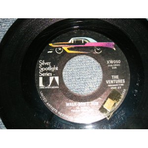 画像: THE VENTURES - A)WALK, DON'T RUN    B)RAM-BUNK-SHUSH  (Ex/Ex+ STOL) / 1973 US AMERICA REISSUE "SILVER SPOTLIGHT SERIES"  Used 7" Single