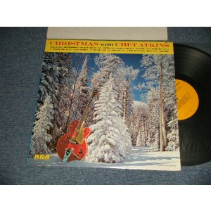 画像: CHET ATKINS - CHRISTMAS WITH CHET ATKINS (Ex+++/MINT-) / 1976 US AMERICA REISSUE STEREO Used LP