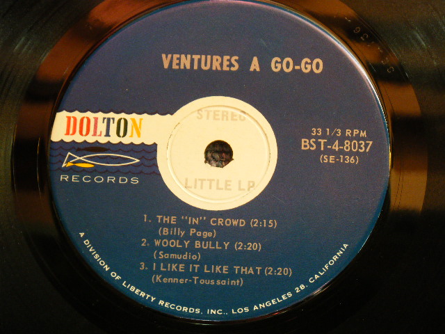 画像: THE VENTURES - A GO-GO ( SILVER PRINT LABEL :  Ex-/Ex++ ) / 1965 US ORIGINAL 7"EP + PICTURE SLEEVE 