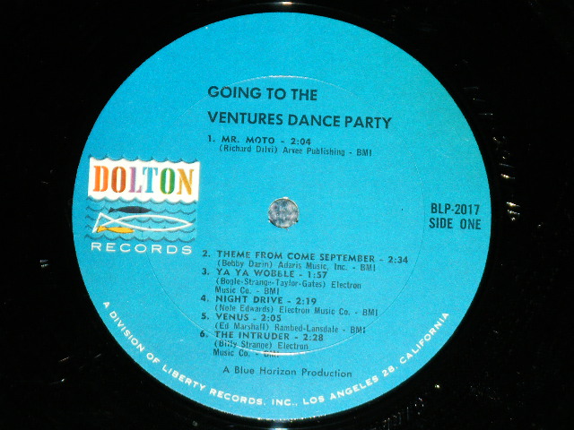 画像: THE VENTURES - GOING TO THE VENTURES PARTY ( BLUE With BLACK Print Label :Ex++/Ex+++  ) / 1965? US  "BLUE With BLACK Print Label " RELEASE VERSION MONO  Used  LP 
