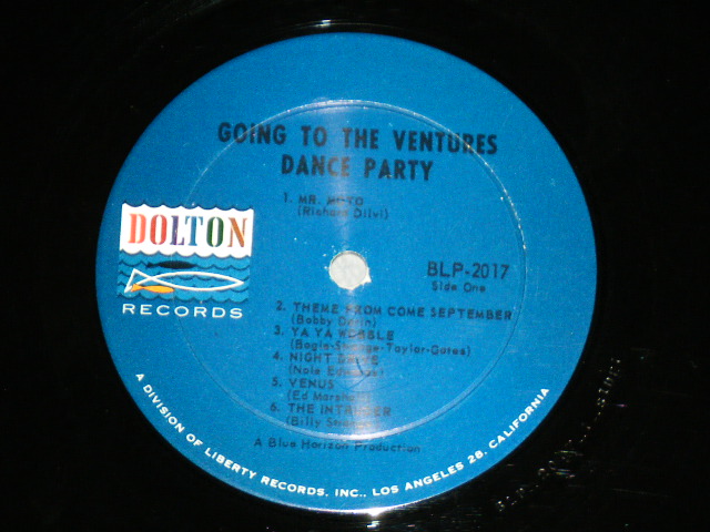 画像: THE VENTURES - GOING TO THE VENTURES PARTY ( Dark BLUE With BLACK Print Label : MINT-/MINT-  ) / 1965? US  "Dark BLUE With BLACK Print Label " RELEASE VERSION MONO  Used  LP 