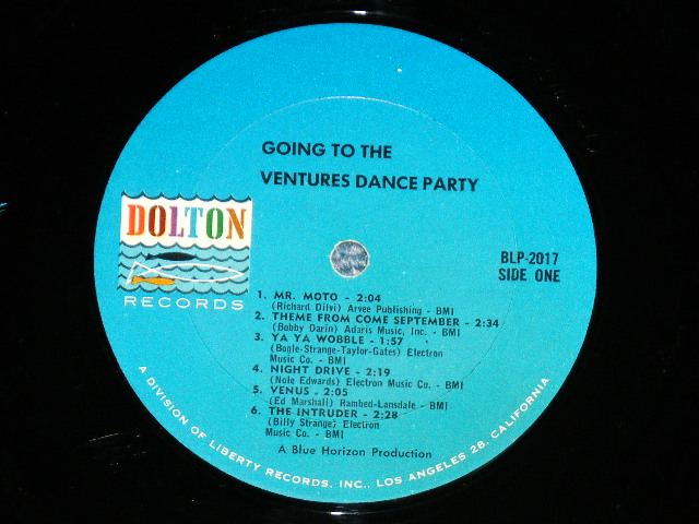 画像: THE VENTURES - GOING TO THE VENTURES PARTY ( BLUE With BLACK Print Label :Ex+/Ex+  ) / 1965? US  "BLUE With BLACK Print Label " RELEASE VERSION MONO  Used  LP 