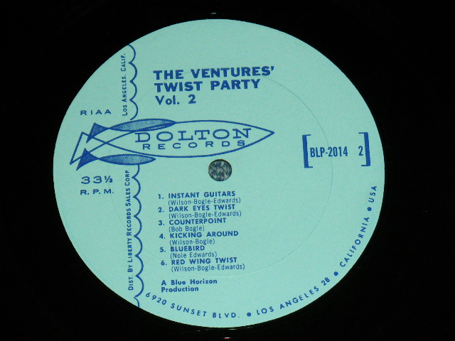 画像: THE VENTURES - DANCE WITH  THE VENTURES ( LIGHT BLUE Label : Matrix Number : A)BLP-2014-1-1C-1-B) BLP-2014-2-1C1- : Ex-/Ex+++) / 1962  US  RE-PACKAGED "TWIST PARTY VOL.2" VERSION US Used  LP 