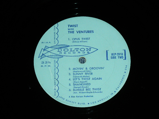 画像: THE VENTURES - TWIST WITH THE VENTURES ( LIGHT BLUE  Label : Matrix Number 1G/1H : Ex+/Ex++ Looks:Ex+) / 1962 US ORIGINAL RELEASE VERSION MONO Used  LP 