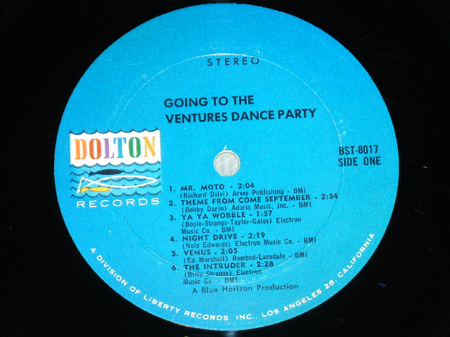 画像: THE VENTURES - GOING TO THE VENTURES PARTY ( BLUE with BLACK Print Label : MINT/Ex++) / 1964? RELEASE VERSION US Used  LP 