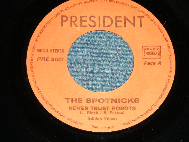 画像: SPOTNICKS, The - NEVER TRUST ROBOTS ( Ex+/Ex++ ) / 1978 FRANCE FRENCH  ORIGINAL Used 7" Single With PICTURE SLEEVE 