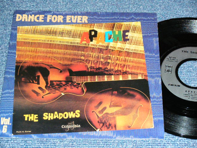 画像1: The SHADOWS - APACHE ( MINT-/Ex+++  ) / 1982 FRANCE FRENCH REISSUE Used 7" Single With PICTURE SLEEVE 