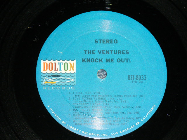 画像: THE VENTURES - KNOCK ME OUT (  US AMERICA ORIGINAL "BLUE with BLACK Print  Label :Without or NONE "TOMORROW'S LOVE" Version :  Matrix Number BST-8033-2  SIDE-1 1A/  BST-8033-SIDE-2-1A   : Ex+++/MINT- ) / 1965 US ORIGINAL "BLUE with BLACK BLACK Print Label" STEREO Used  LP 