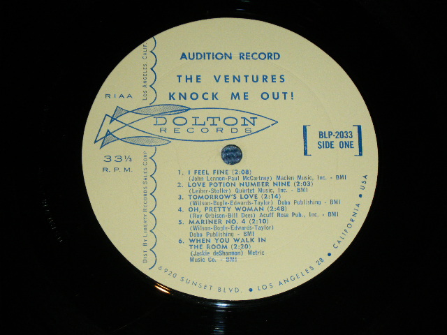 画像: THE VENTURES - KNOCK ME OUT (  US AMERICA ORIGINAL "PROMO Audition Label :With "TOMORROW'S LOVE" Version :  Matrix Number BLP 2033- 1  /  BLP 2033-2  : Ex+++/MINT- ) / 1965 US ORIGINAL "PROMO Audition Label " MONO Used  LP 