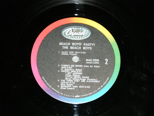 画像: The BEACH BOYS - BEACH BOYS' PARTY! (Matrix #A)DMAS-1-2398-A-9 2 ＊ B)DMAS-2-2398-B-8 2  ＊) "LOS ANGELES Press in CALIFORNIA" (Ex++/Ex+ EDSP) / 1965 US AMERICA ORIGINAL 1st Press "BLACKWith RAINBOW Label" STEREO Used LP