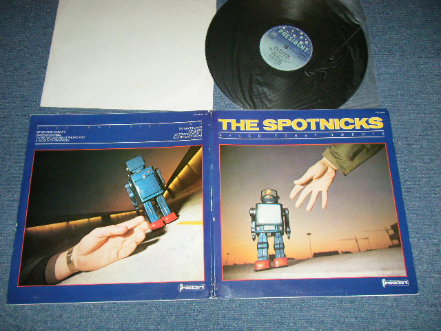 画像1: The SPOTNICKS - NEVER TRUST ROBOTS ( Ex++/Ex+++ Looks:Ex++ )   / 1975 FRANCE FRENCH  ORIGINAL  Used   LP