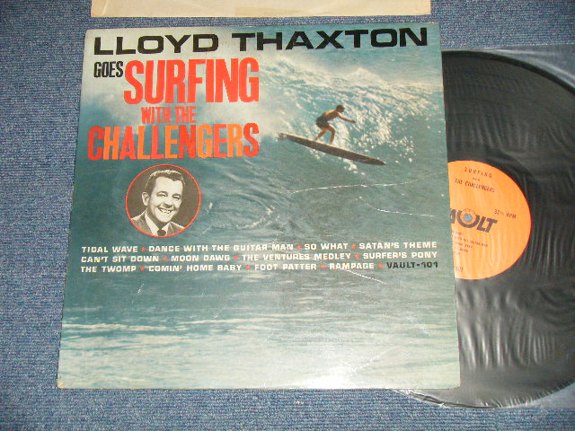 画像1: THE CHALLENGERS  - LLOYD THAXTON GOES SURFING WITH THE CHALLENGERS  ( Ex, VG+/Ex++ Looks:Ex++ TEAROBC)   / 1963 US AMERICA ORIGINAL MONO  Used  LP3