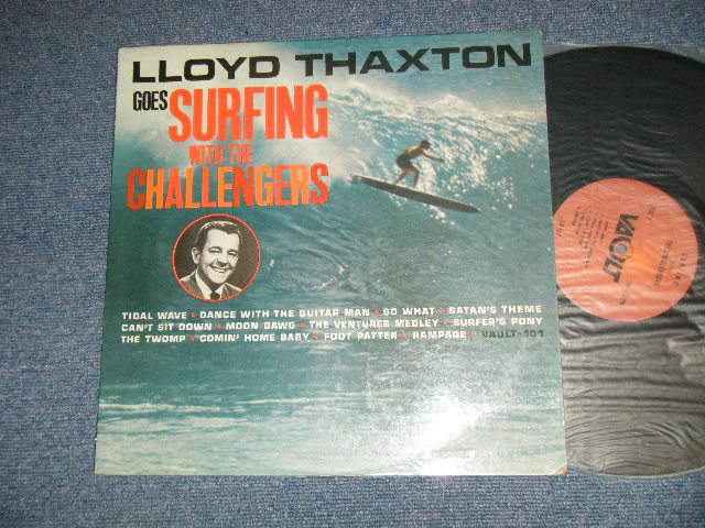 画像1: THE CHALLENGERS  - LLOYD THAXTON GOES SURFING WITH THE CHALLENGERS  ( Ex++/Ex+++ EDSP, BLACKING OL )  / 1963 US AMERICA ORIGINAL MONO  Used  LP3