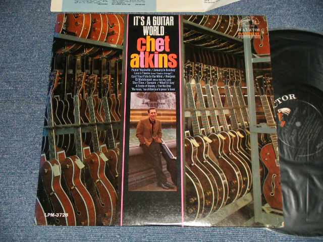 画像1: CHET ATKINS - IT'S A GUITAR WORLD (Ex++/Ex+++) / 1967 US AMERICA ORIGINAL MONO Used LP
