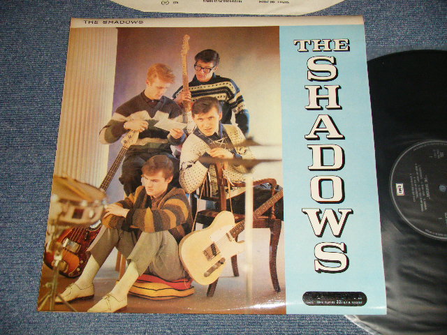 画像1: THE SHADOWS - THE SHADOWS (Ex++/MINT- SWOFC, WOL) / 1970's UK ENGLAND REISSUE "WHITE Columbia & 2 EMI" Label Used  LP 