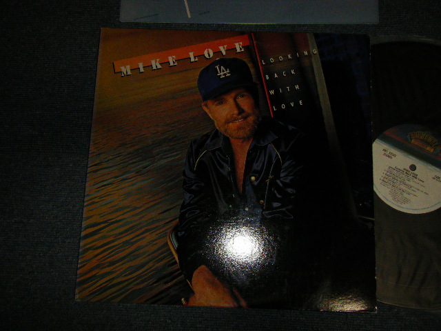 画像1: MIKE (LOVE) of THE BEACH BOYS- LOOKING BACK WITH LOVE (Ex++/MINT-) / 1981 US AMERICA ORIGINAL Used LP