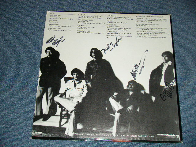 画像1: THE VENTURES -  THEME FROM SHAFT (Ex+/MINT- CUT OUT) / 1971 US AMERICA ORIGINAL "With AUTOGRAPHED 直筆サインいり" LP