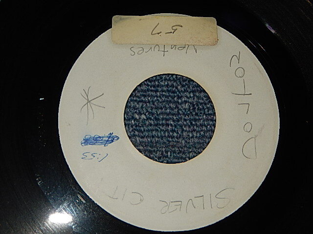 画像1: THE VENTURES -A)SILVER CITY    B)BLUER THAN BLUE (Matrix #A)DO-689-RE 3 MR 9552  / B)DO-690-2  MR 9552-x) "MR/MONARCH Press" (Ex+++/Ex+++ WOL, STOL) / 1961 US AMERICA ORIGINAL TEST PRESS" Used 7" Single