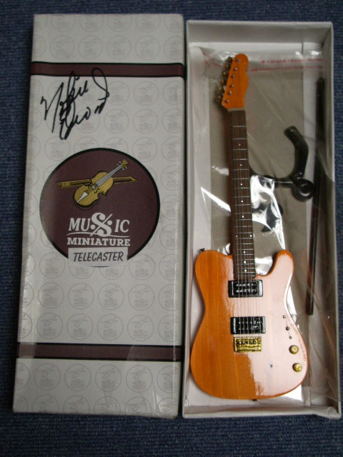 画像: NOKIE EDWARDS( THE VENTURES ) - "TELECASTER" MINIATURE GUITAR With NOKIE'S AUTOGRAPHED on BOX CASE / US ORIGINAL? 