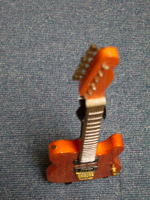 画像: NOKIE EDWARDS( THE VENTURES ) - "TELECASTER" MINIATURE GUITAR With NOKIE'S AUTOGRAPHED on BOX CASE / US ORIGINAL? 