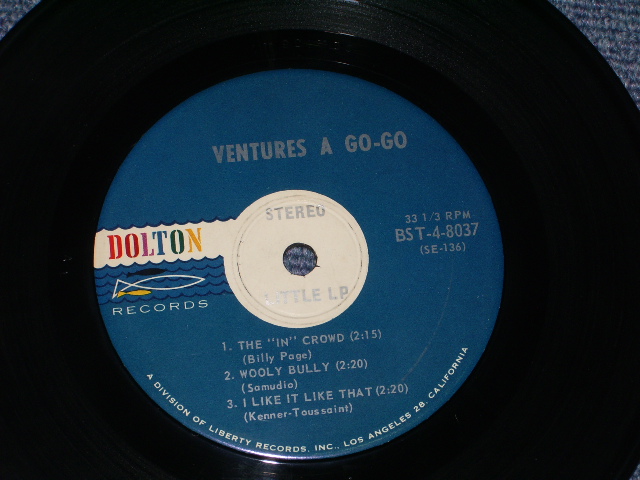 画像: THE VENTURES - A GO-GO ( SILVER PRINT LABEL : Ex/Ex++ ) / 1965 US ORIGINAL 7"EP + PICTURE SLEEVE 