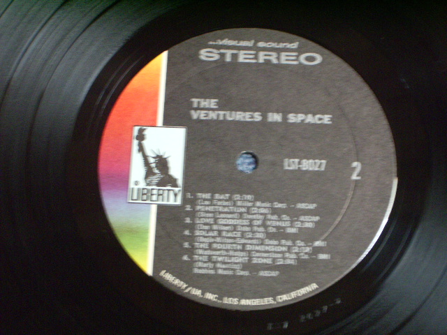 画像: THE VENTURES - IN SPACE (MINT-/MINT- )  / 1970  US RELEASE DIFFERENT BACK COVER Stereo LP 