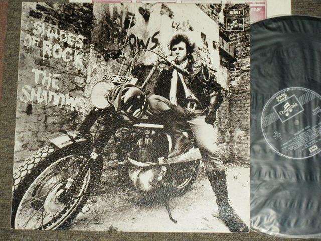 画像1: THE SHADOWS - SHADES OF ROCK ( Ex+++/Ex+++ ) / 1970 UK ORIGINAL Used  LP 