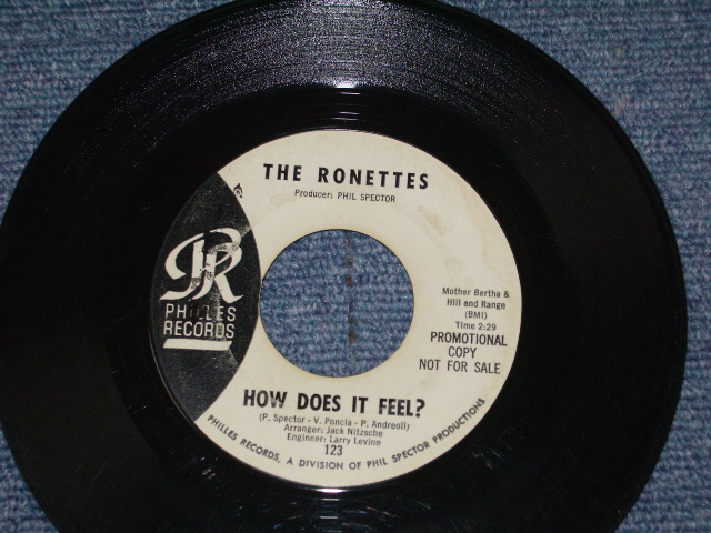 画像: THE RONETTES - WALKING IN THE RAIN ( Ex/Ex) /  1964 US ORIGINAL White Label Promo  7" SINGLEB With PICTURE SLEEVE