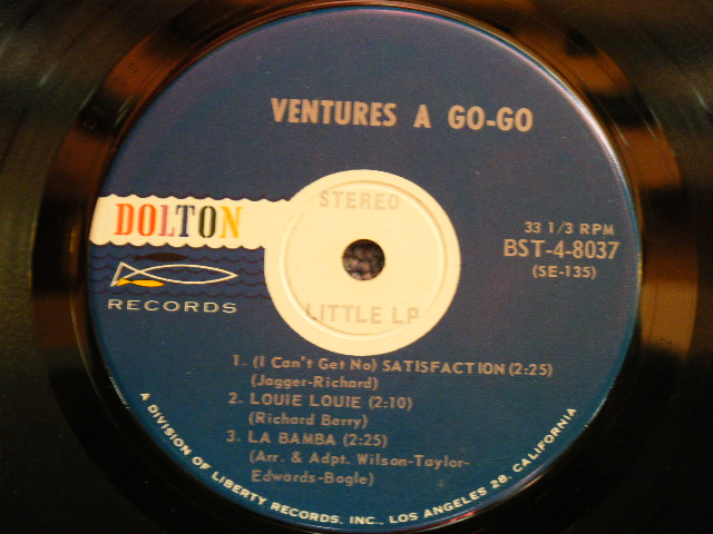 画像: THE VENTURES - A GO-GO ( SILVER PRINT LABEL :  Ex-/Ex++ ) / 1965 US ORIGINAL 7"EP + PICTURE SLEEVE 