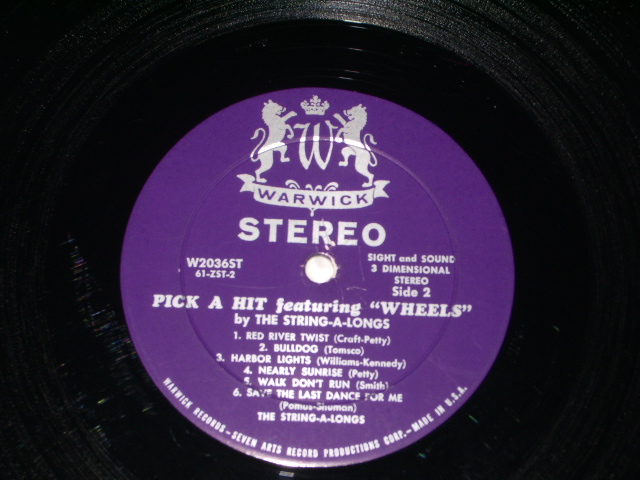 画像: THE STRING-A-LONGS - PICK A HIT featuring "WHEELS" / 1961 US ORIGINAL Stereo  LP 