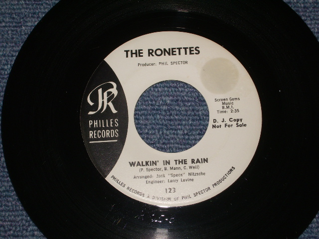 画像: THE RONETTES - WALKING IN THE RAIN ( Ex++/Ex+++) /  1964 US ORIGINAL White Label Promo  7" SINGLEB With PICTURE SLEEVE