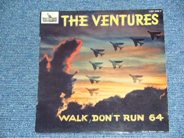 画像1: THE VENTURES - WALK, DON'T RUN '64 ( Ex++,Ex+/Ex++ )  / 1960's  FRANCE Original 7" EP With PICTURE SLEEVE 