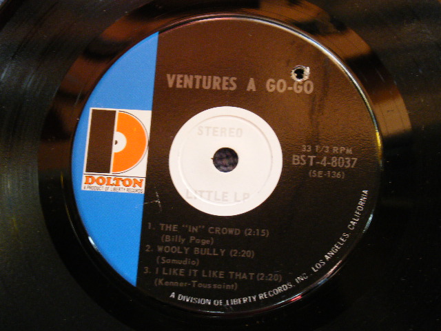画像: THE VENTURES - A GO-GO ( "D" MARK LABEL :  Ex+++/Ex+++ ) / 1965 US ORIGINAL 7"EP + PICTURE SLEEVE 