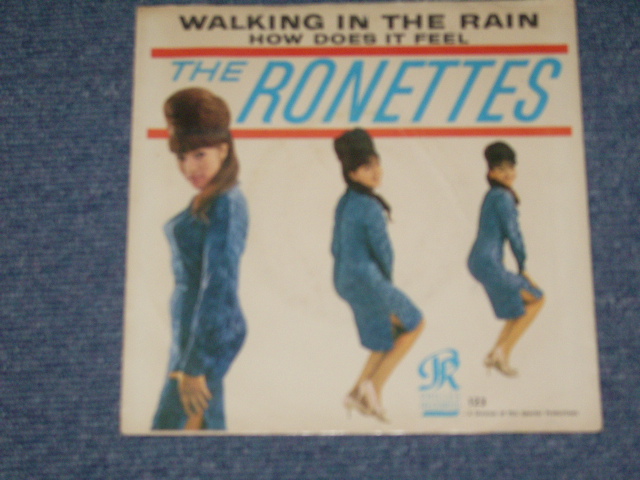 画像: THE RONETTES - WALKING IN THE RAIN ( Ex/Ex) /  1964 US ORIGINAL White Label Promo  7" SINGLEB With PICTURE SLEEVE